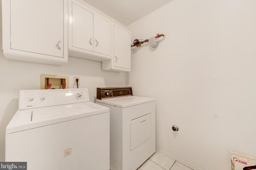 311 Wagon Wheel Cir, Columbus NJ exterior