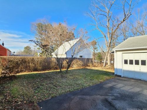 121 Loomis St, Manchester CT  06042-1947 exterior