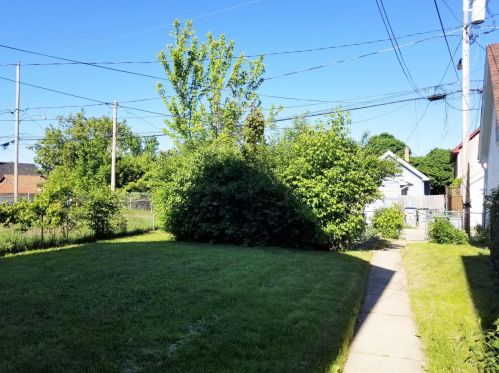 3910 13th St, Milwaukee WI  53206-3016 exterior