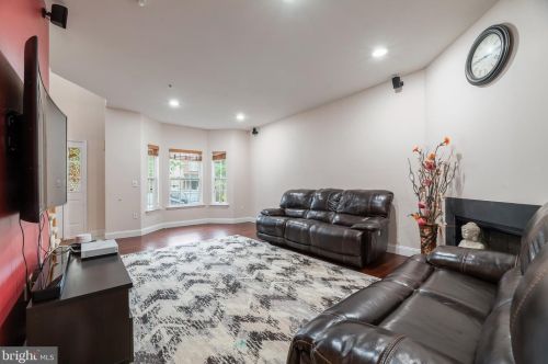 99 Frst Dr, Piscataway NJ 08854-2276 exterior