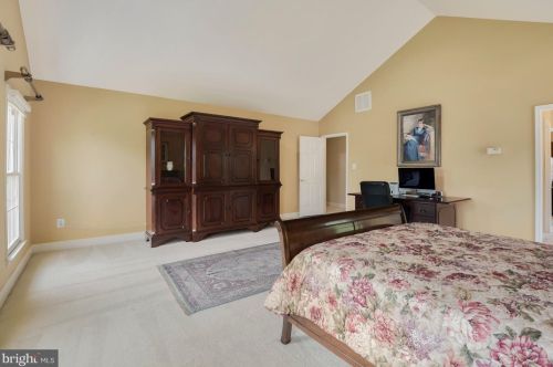 10720 Cloverbrooke Dr, Rockville MD 20854-6372 exterior