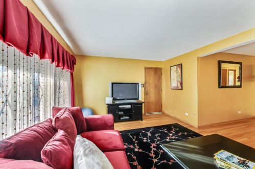 8336 Berwyn Ave, Chicago IL 60656-1430 exterior