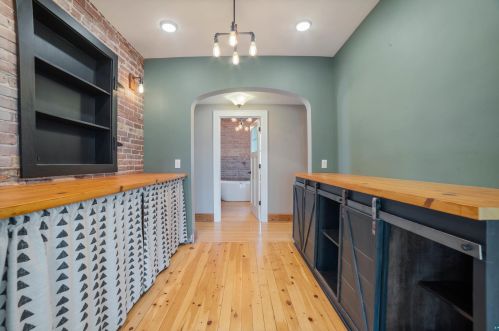 2127 Columbus Ave, Duluth MN 55803-2516 exterior