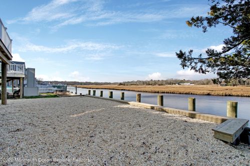 220 Bay Dr, Berkeley Township NJ 08721-3119 exterior