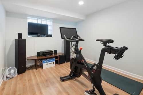 4560 Mcvicker Ave, Chicago IL  60630-3122 exterior