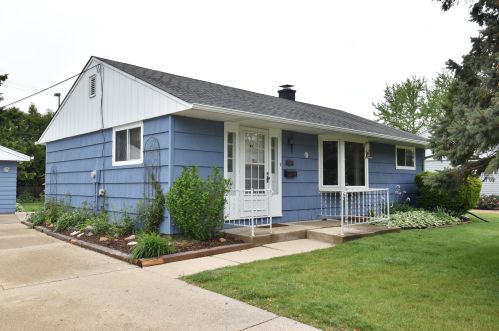 7039 Navajo Ave, Milwaukee, WI 53217-3865