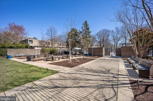 1301 Delaware Ave, Washington DC  20024-3929 exterior