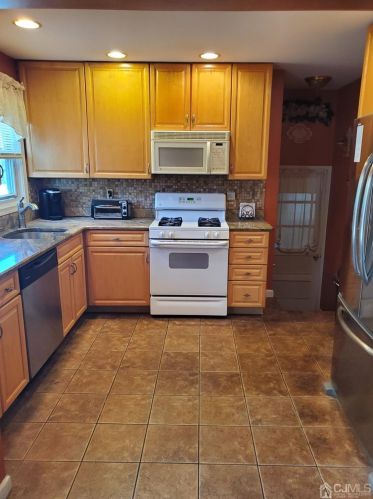 55 Farmbrook Dr, Old Bridge NJ exterior