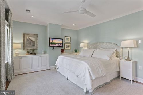 121 6 St, Washington DC 20002-2215 exterior