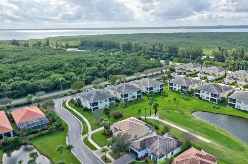 200 Southstar Dr, Fort Pierce FL 34949-9120 exterior