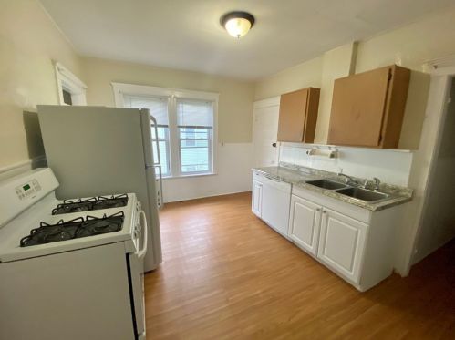 112 West St, Worcester MA 01609-2338 exterior