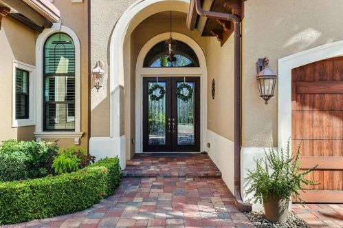 6388 Costa Cir, Naples, FL 34113-1698