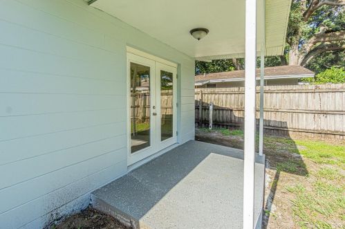 1735 Comanche Ave, Tampa FL 33634-5043 exterior