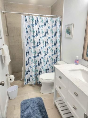 2754 Shoreview Dr, Naples FL 34112-5813 exterior