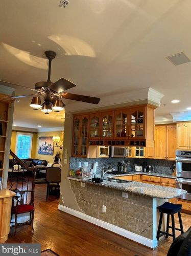 18 Alexander St, Alexandria VA  22314-3869 exterior