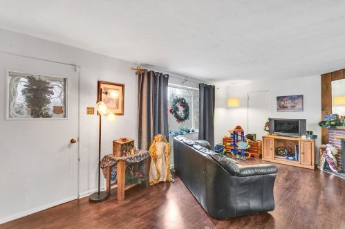 550 Dixie Dr, Pittsburgh PA 15235-4528 exterior