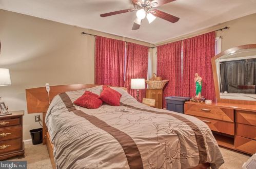 16 Fogarty Dr, Trenton NJ 08619-4321 exterior