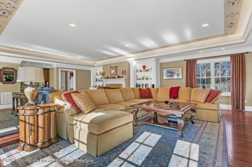 41 Marlpit Pl, Middletown NJ 07748-2028 exterior