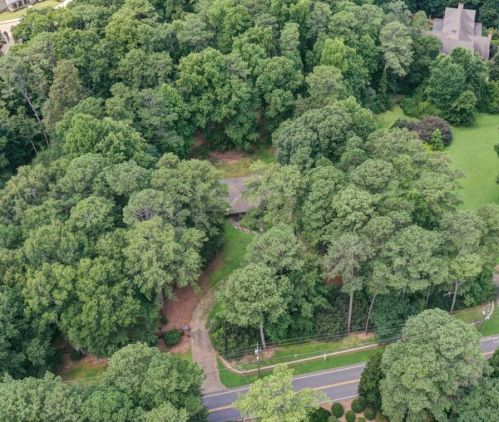 5066 Long Island Dr, Atlanta, GA 30327-4906