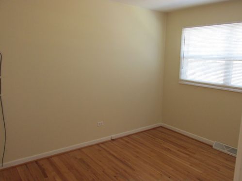 1925 Edgewood Rd, Waukegan IL 60087-1436 exterior