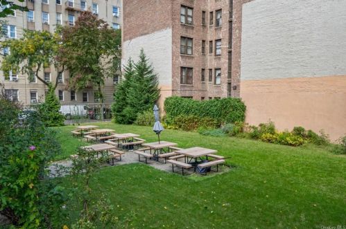 2506 Davidson Ave, Bronx NY  10468-4262 exterior