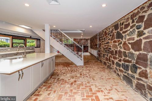 635 Parkway Ave, Trenton NJ  08618-2723 exterior