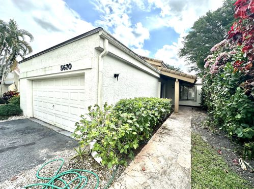 5670 Piping Rock Dr, Boynton Beach FL exterior
