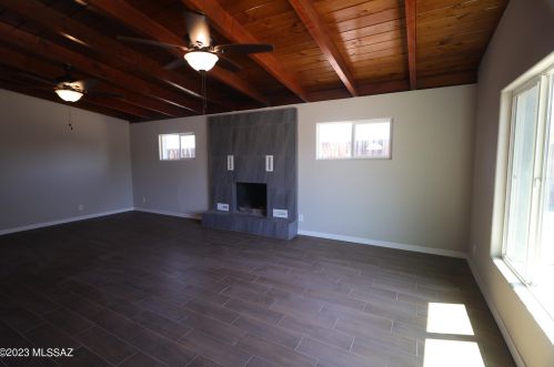 5751 28 St, Tucson AZ 85711-5925 exterior