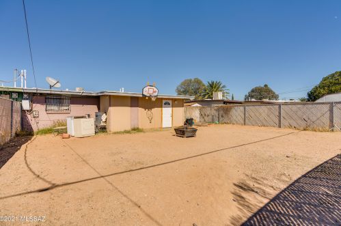3610 32 St, Tucson AZ 85711-6830 exterior
