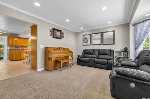 6859 3270, Taylorsville UT 84084-1769 exterior