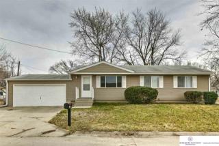 9117 Meredith Cir, Omaha NE  68164-2227 exterior