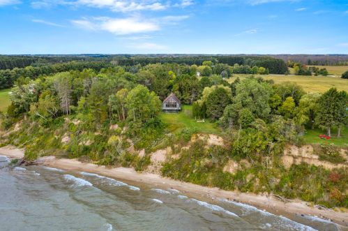 7321 County Road Ls, Manitowoc, WI 54220-9506