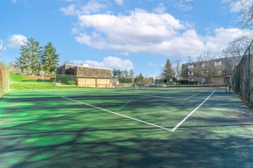 631 Frst Grn Dr, Moon Twp PA 15108-2768 exterior