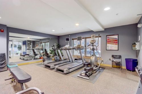 1812 Lafayette Pl, Milwaukee WI  53202-1188 exterior