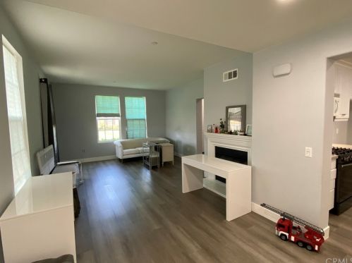 1506 Valencia Ave, Tustin CA 92782-1816 exterior