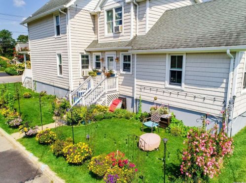 222 Cedar Ln, Babylon NY  11702-4417 exterior