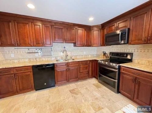 58 Hackensack St, East Rutherford NJ 07073-1415 exterior