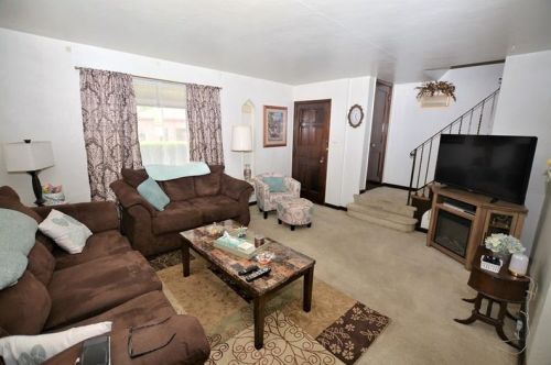 631 Mount Royal Blvd, Pittsburgh PA 15223-1053 exterior