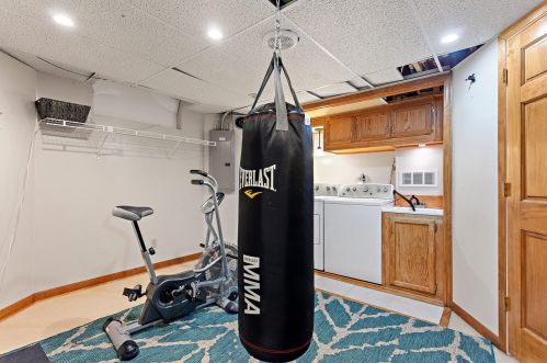 4085 110, Milwaukee WI 53222-1102 exterior