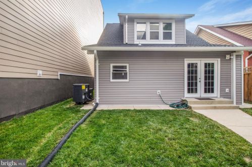 2911 17th St, Washington DC  20018-1825 exterior