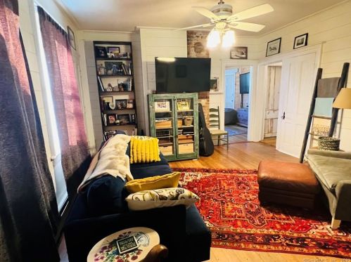 294 Broad St, Killingly CT 06239-3604 exterior