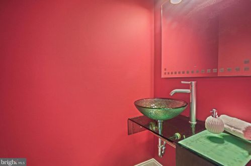 1704 E St, Washington, DC 20003-2414