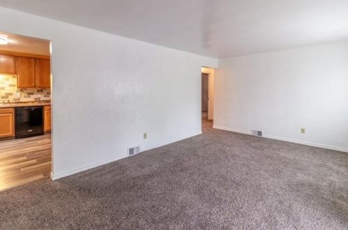 449 Ridgemont Dr, Pittsburgh, PA 15220-5232