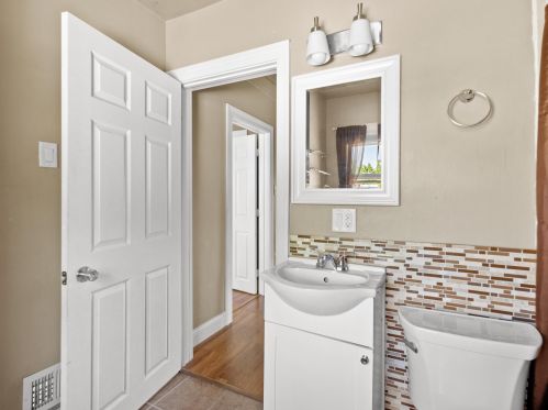 318 Un Pl, Manitowoc WI 54220-3753 exterior