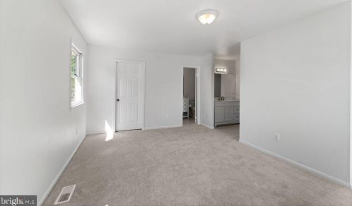 5307 Gln Grn Ct, Alexandria VA 22315-4230 exterior