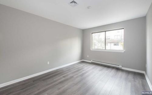 5 London Ct, Teaneck NJ 07666-6488 exterior