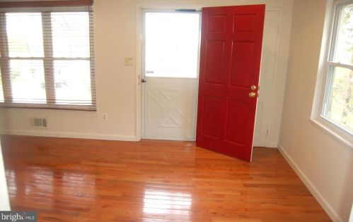 4009 Taney Ave, Alexandria VA 22304-2439 exterior