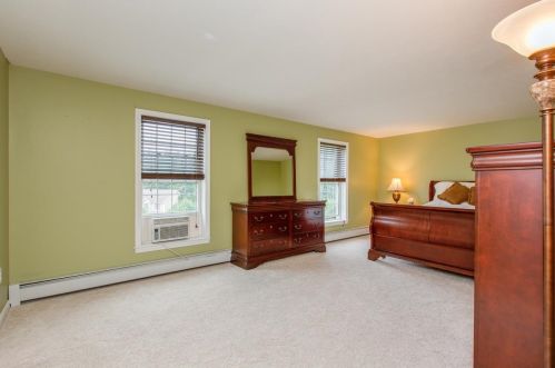 4 Devinne Dr, Concord NH 03301-5900 exterior