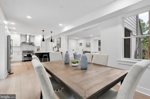 6705 Buttermere Ln, Bethesda MD  20817-1528 exterior