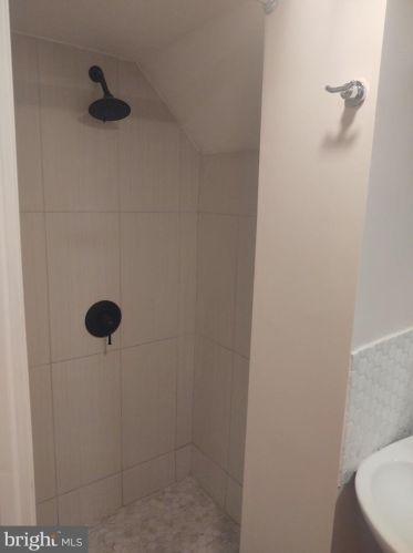 6658 Erdrick St, Philadelphia PA 19135-1604 exterior